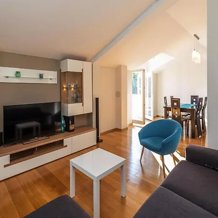 Casa de Férias Stone House In Near The Sea Petrcane